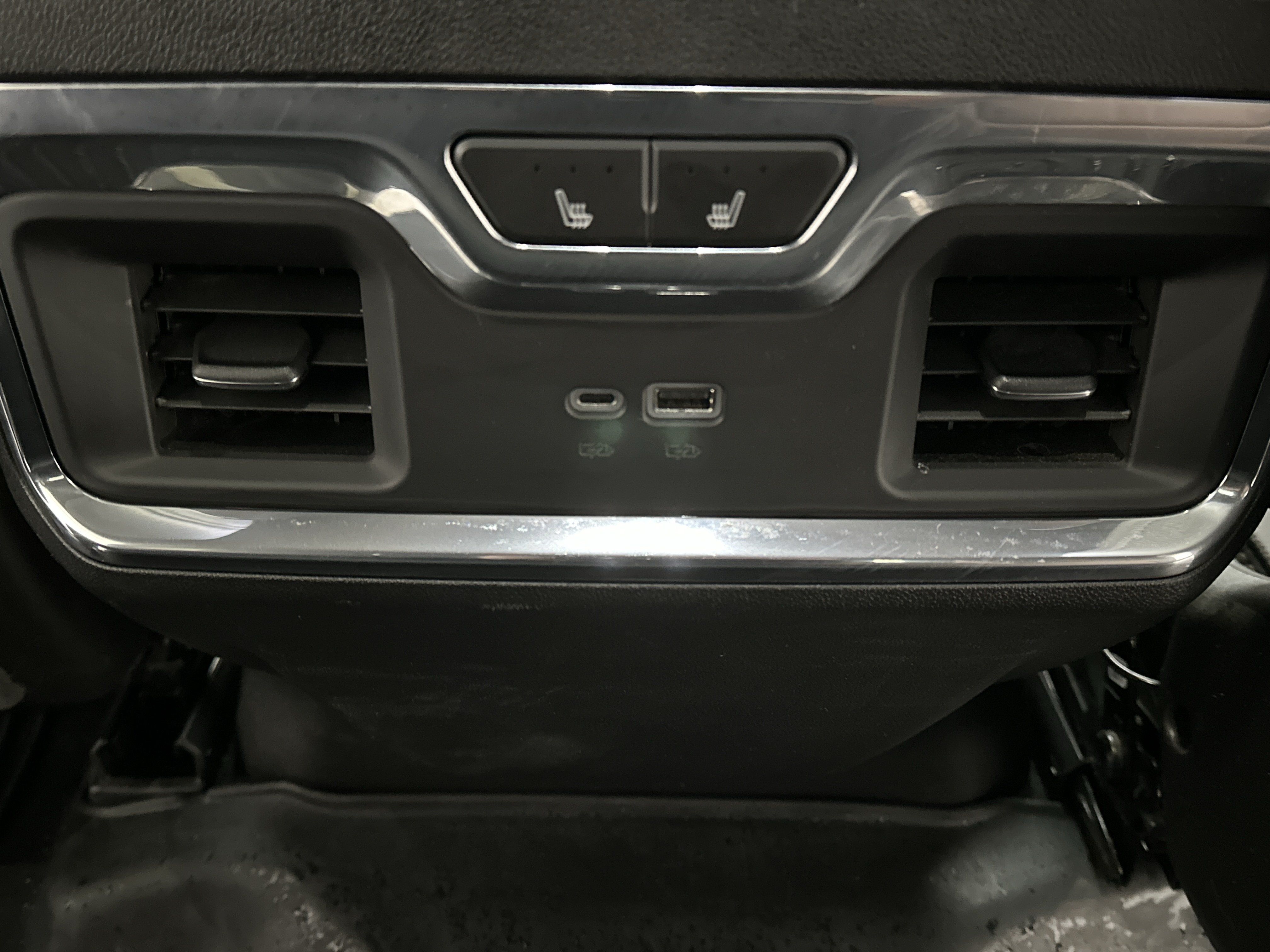 Used 2024 Chevrolet Silverado 3500 High Country w/ High Country Premium Package AWD/4WD image 28