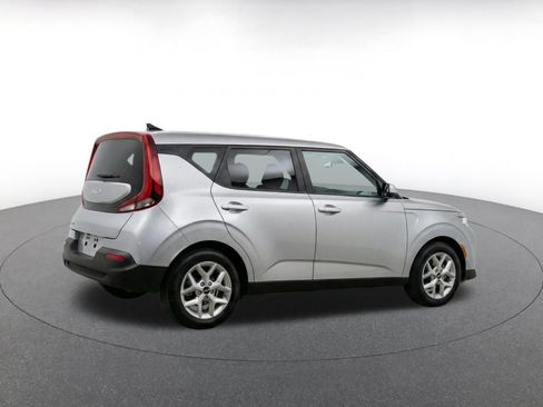Used 2025 Kia Soul LX w/ LX Technology Package FWD image 7