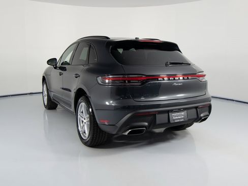 Certified 2025 Porsche Macan image 3