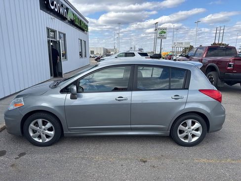 Used 2010 Nissan Versa Hatchback w/ Premium Pkg FWD image 4