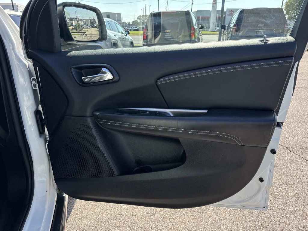Used 2016 Dodge Journey Crossroad FWD image 13