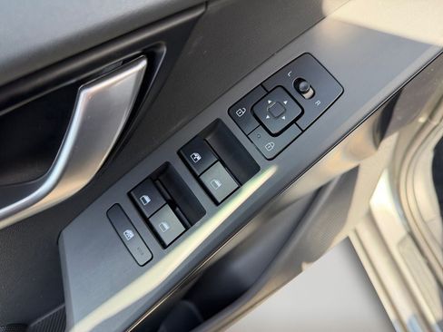 Used 2025 Kia Niro LX FWD image 21