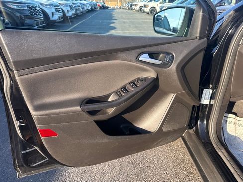 Used 2016 Ford Focus SE w/ SE Power Seat Package image 24
