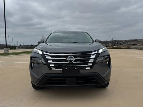 Used 2025 Nissan Rogue SV w/ SV Premium Package image 2