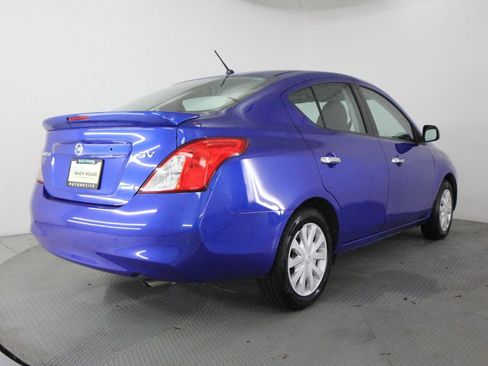 Used 2013 Nissan Versa SV w/ Convenience Pkg FWD image 9