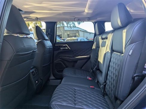 New 2025 Mitsubishi Outlander SEL image 15