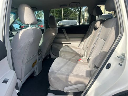 Used 2013 Toyota Highlander FWD image 12