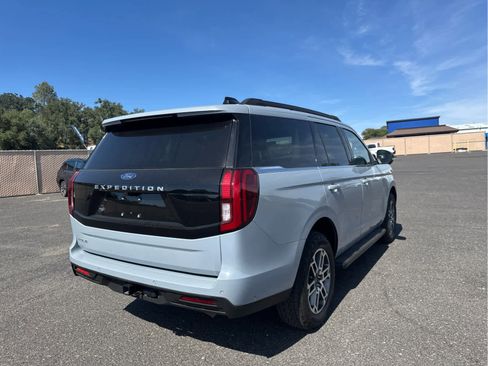 Certified 2025 Ford Expedition Active AWD/4WD image 5