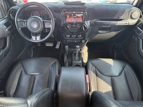 Used 2017 Jeep Wrangler Unlimited Sahara AWD/4WD image 12