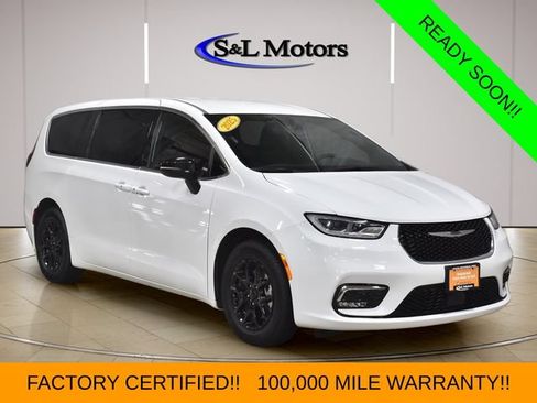 Certified 2025 Chrysler Pacifica Select FWD image 1