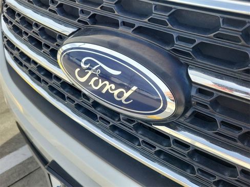 Used 2022 Ford Explorer XLT w/ Equipment Group 202A image 37