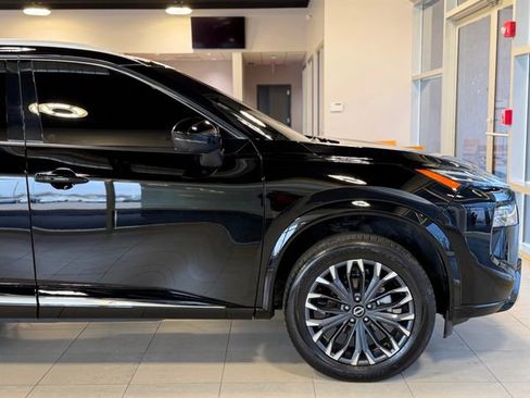 Used 2025 Nissan Rogue Platinum image 16