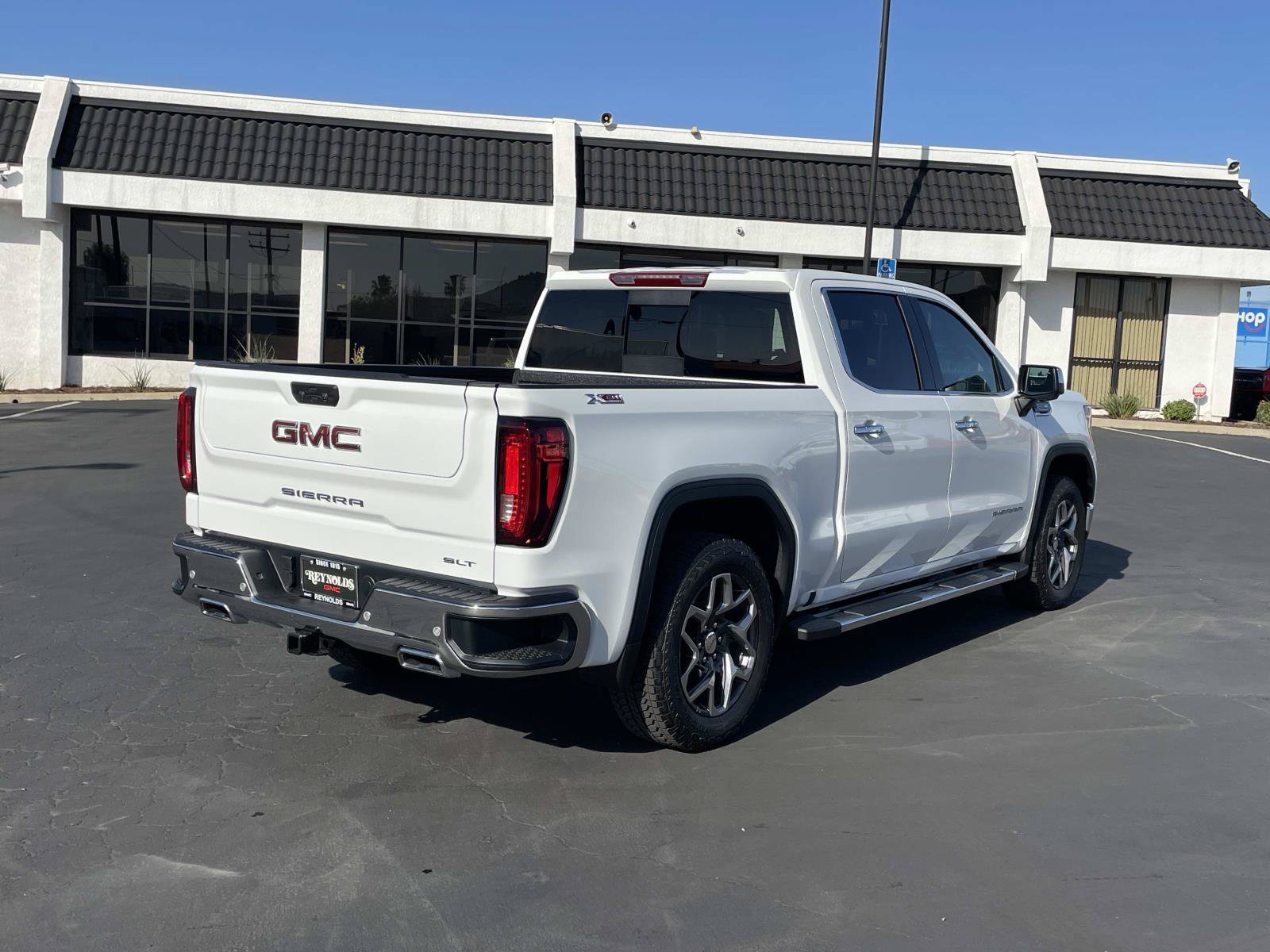 New 2026 GMC Sierra 1500 SLT w/ SLT Premium Package AWD/4WD image 5