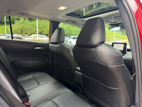 Used 2023 Toyota Corolla Cross XLE w/ Convenience Package FWD image 19
