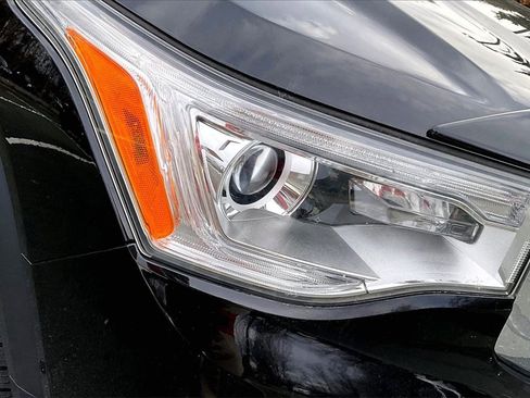 Used 2019 GMC Acadia SLT image 28