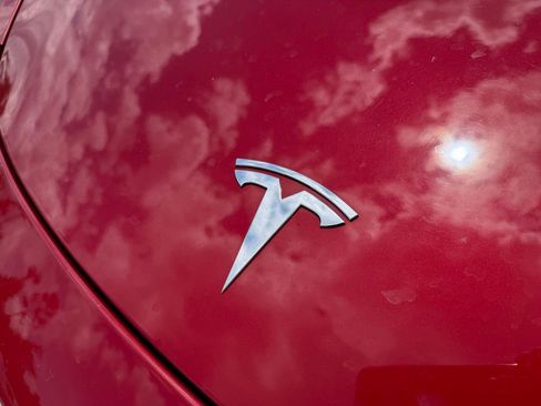 Used 2023 Tesla Model Y Long Range AWD/4WD image 6