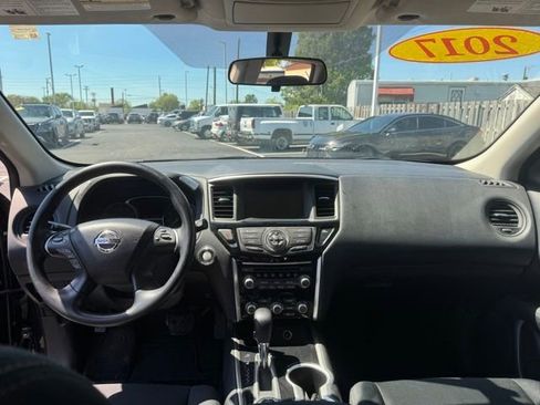 Used 2017 Nissan Pathfinder S image 12