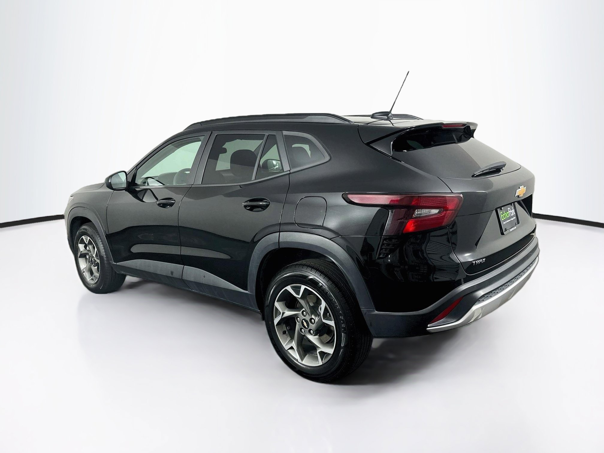 Used 2025 Chevrolet Trax LT FWD image 5