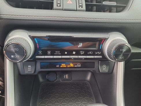 Used 2025 Toyota RAV4 XLE Premium FWD image 15