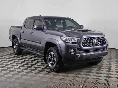 Used 2018 Toyota Tacoma TRD Sport AWD/4WD image 46