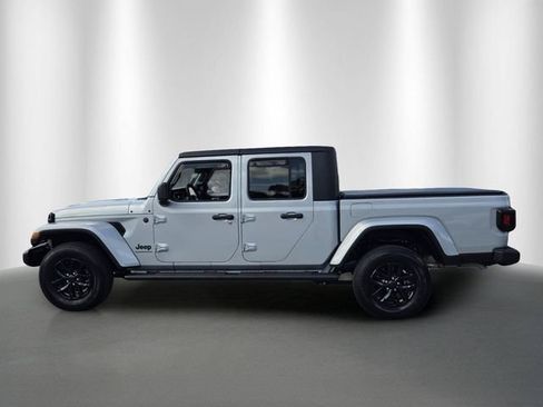 Used 2023 Jeep Gladiator Sport AWD/4WD image 4