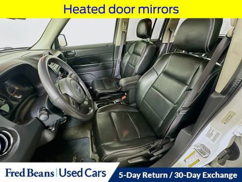 Used 2014 Jeep Patriot Latitude AWD/4WD image 22