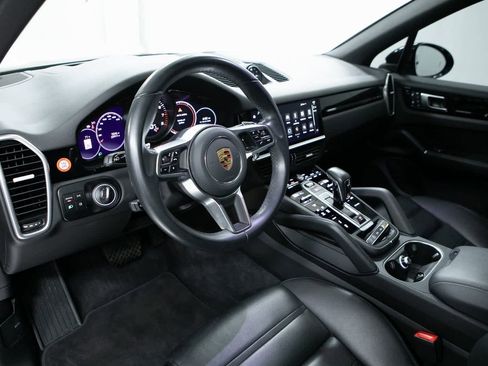 Certified 2023 Porsche Cayenne Platinum Edition w/ Assistance Package image 4