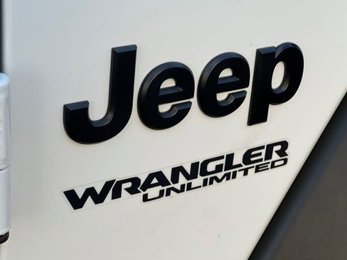 Used 2021 Jeep Wrangler Unlimited Sport image 27