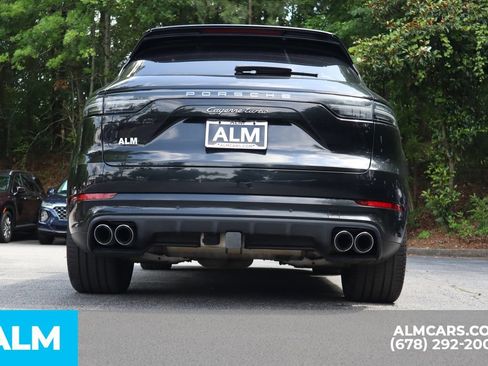 Used 2023 Porsche Cayenne Turbo AWD/4WD image 6