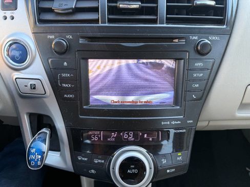 Used 2014 Toyota Prius V Two image 14