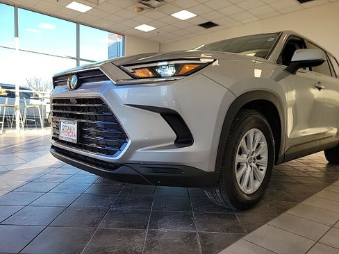 Used 2025 Toyota Grand Highlander AWD image 15