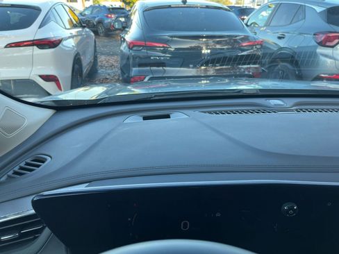 Used 2025 Buick Encore GX Preferred image 32