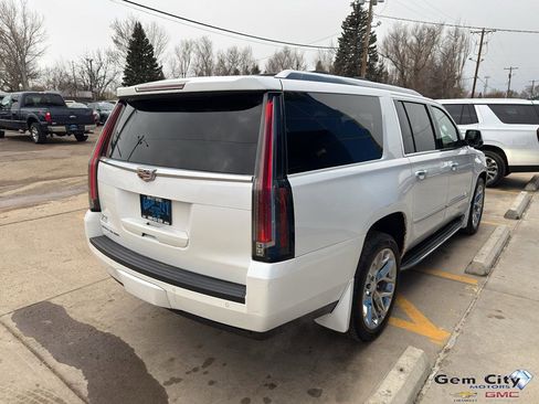 Used 2016 Cadillac Escalade ESV Platinum image 5