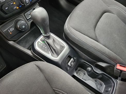 Used 2023 Jeep Renegade Latitude w/ Sun/Sound Group image 28