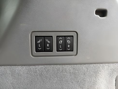 Used 2022 Cadillac XT6 Premium Luxury w/ Technology Package FWD image 29