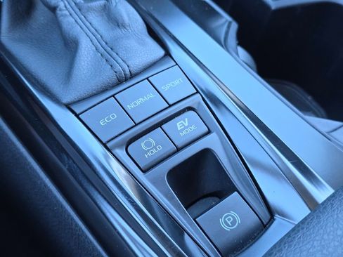 Used 2025 Toyota Camry LE image 32