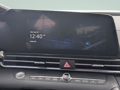 New 2025 Hyundai Elantra SEL FWD image 11