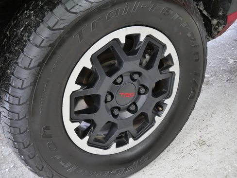 Used 2024 Toyota Tacoma TRD Off-Road image 16