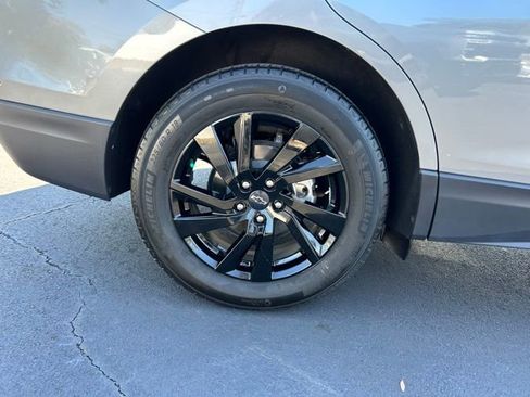 Used 2023 Chevrolet Equinox LS w/ LS Convenience Package image 7