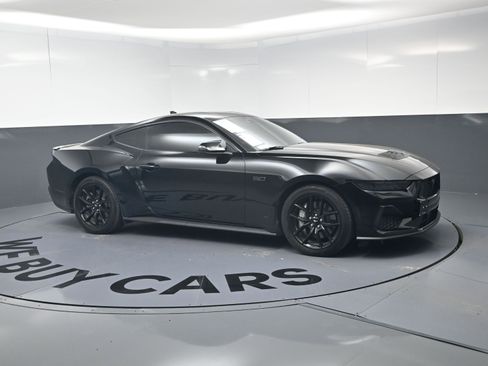 Used 2025 Ford Mustang GT Premium image 2