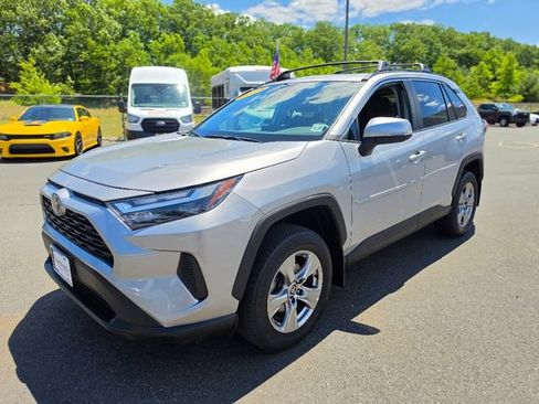 Used 2022 Toyota RAV4 XLE w/ Convenience Package AWD/4WD image 3