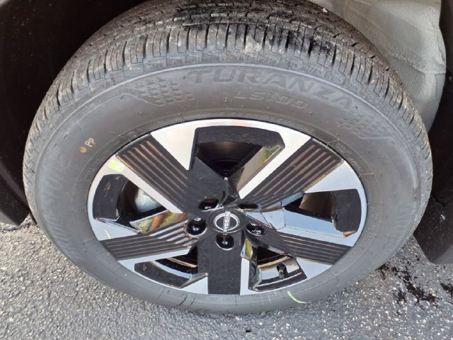 Used 2025 Nissan Kicks SV AWD/4WD image 9