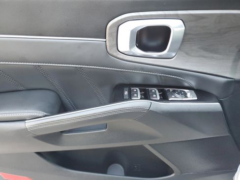 Certified 2025 Kia Sorento SX AWD/4WD image 13