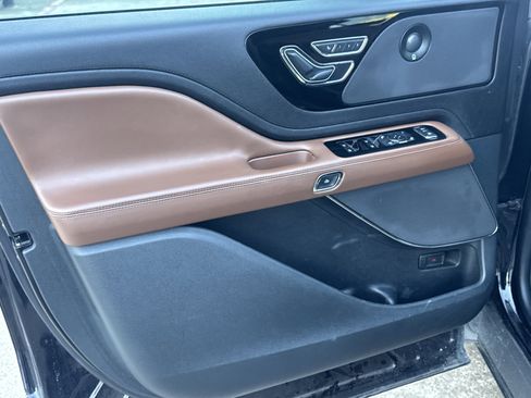 Used 2023 Lincoln Aviator Reserve w/ Equipment Group 201A image 3