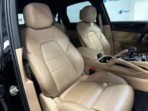 Used 2022 Porsche Cayenne Platinum Edition w/ Premium Package Plus image 27