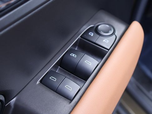 Used 2025 GMC Canyon AT4 w/ Nightfall Edition image 11