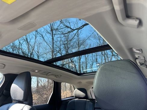 Certified 2023 Volvo XC60 B5 Plus w/ Climate Package image 19