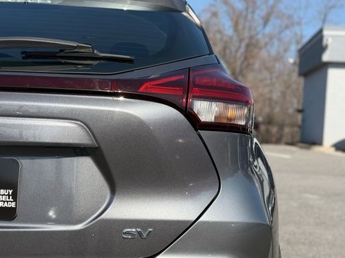 Used 2021 Nissan Kicks SV image 10