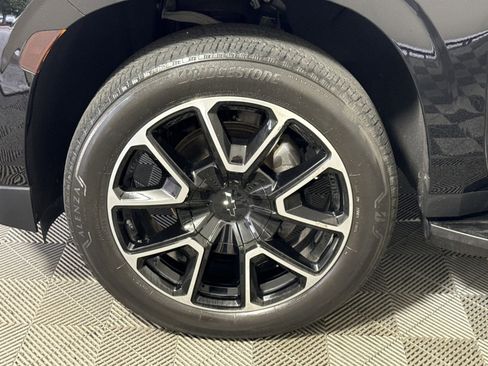 Used 2022 Chevrolet Tahoe RST AWD/4WD image 12