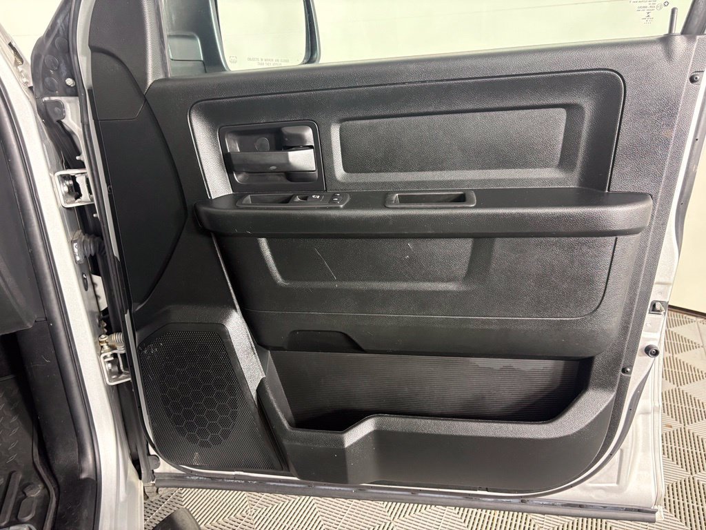 Used 2018 RAM 1500 Express AWD/4WD image 34